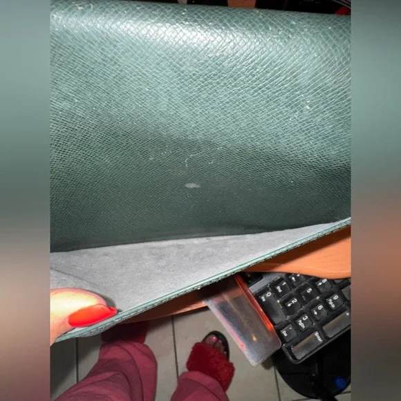 Project Louis Vuitton Green Leather clutch with Gold Lock - Picture 8 of 15